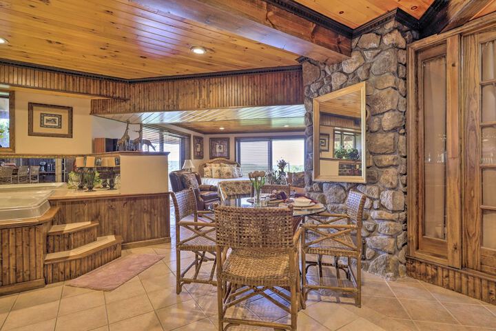 Cozy Studio: Indoor Hot Tub & Inground Pool Access