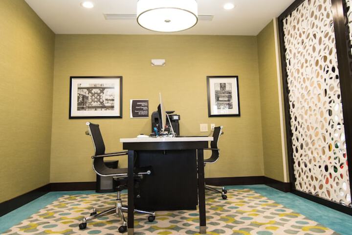 Business Center 77 of 80