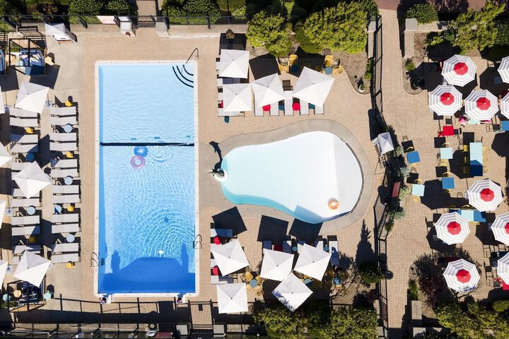 Red Jacket Beach Resort