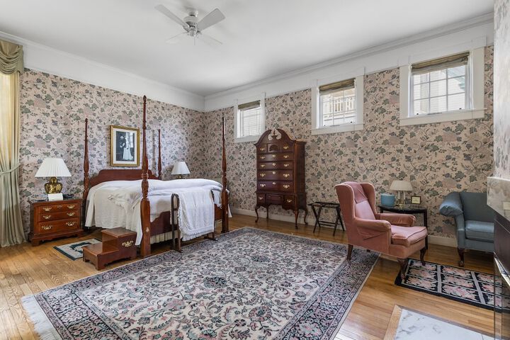 Room 26 of 87