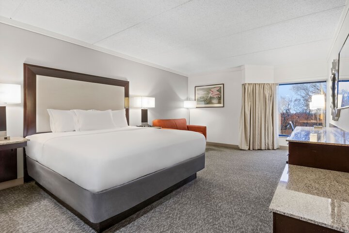 Room 6 of 28
