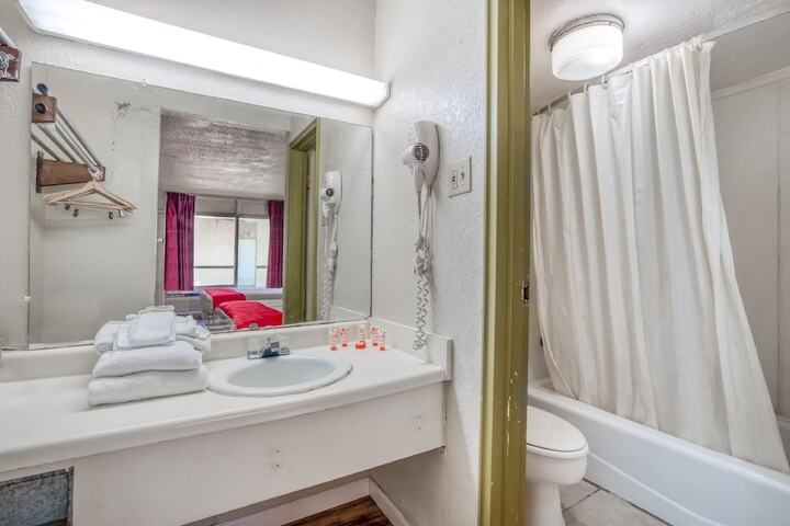 Room 8 of 27