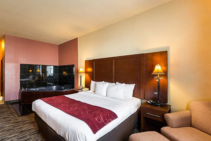 Room 10 of 32