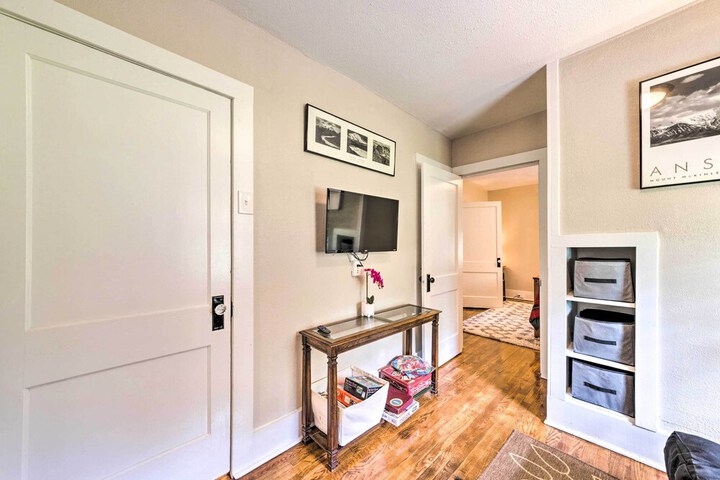 lucky Dawg Pet-friendly Abode Near St. Louis!