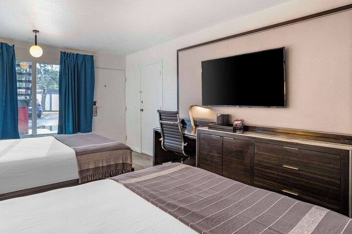 Room 27 of 50