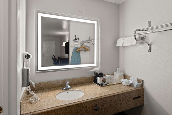 Room 10 of 29