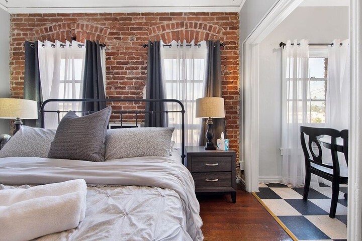 Room 17 of 29