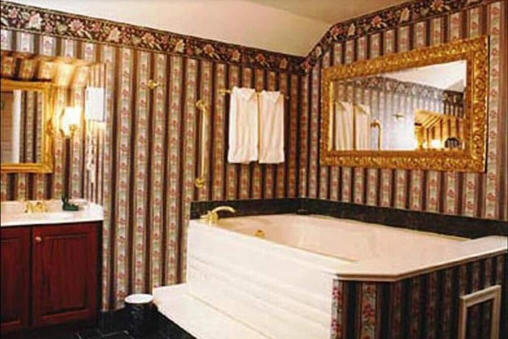 Room 23 of 39