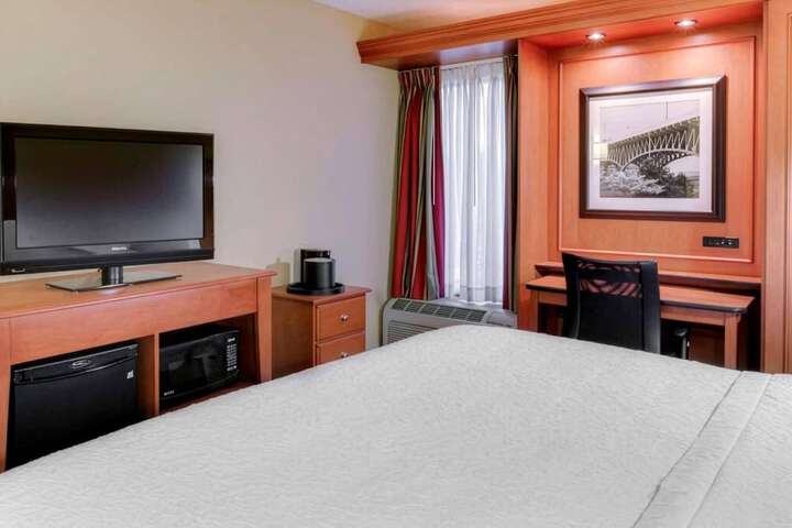Pittsburgh Airport Inn and Suites