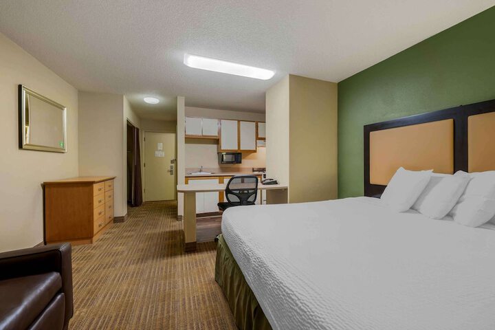 Room 18 of 37