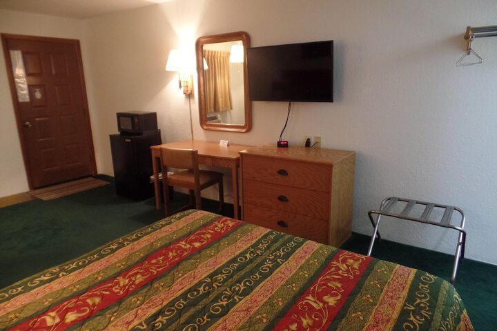 Room 5 of 32