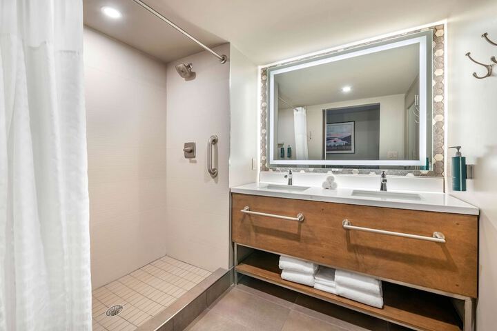 Room 21 of 46