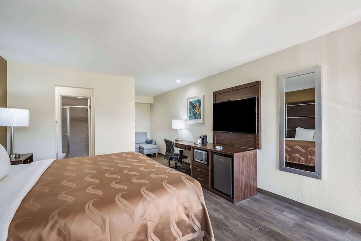 Room 33 of 48