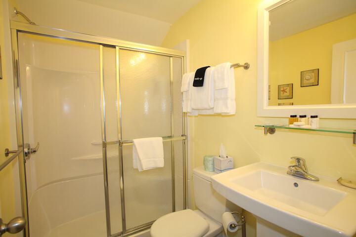 Glen Cove Inn & Suites
