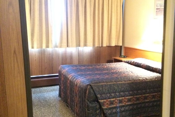 Room 27 of 48