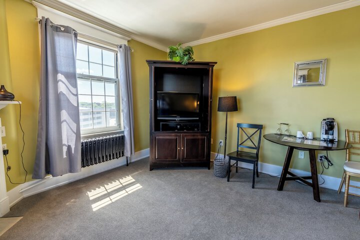 Room 48 of 62