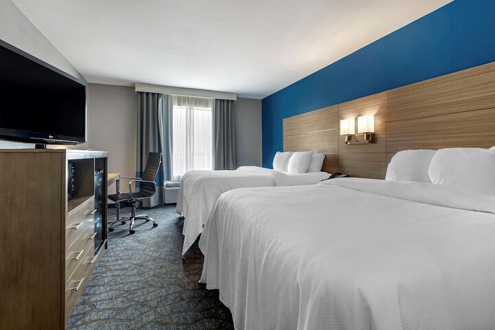 Room 32 of 43