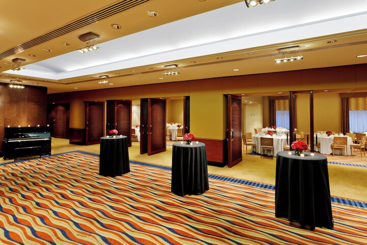 Ballroom/Hall 82 of 107