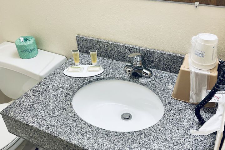 Room 11 of 24