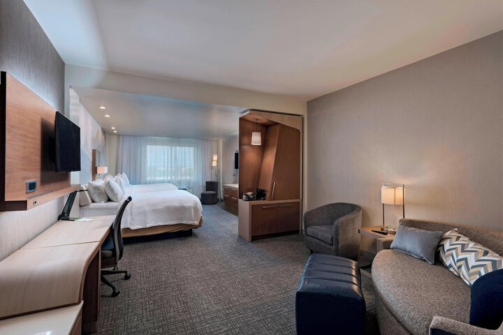 Courtyard by Marriott Houston Sugar Land / Lake Pointe