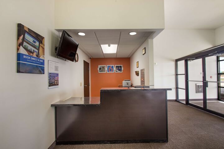 Motel 6 Rothschild WI