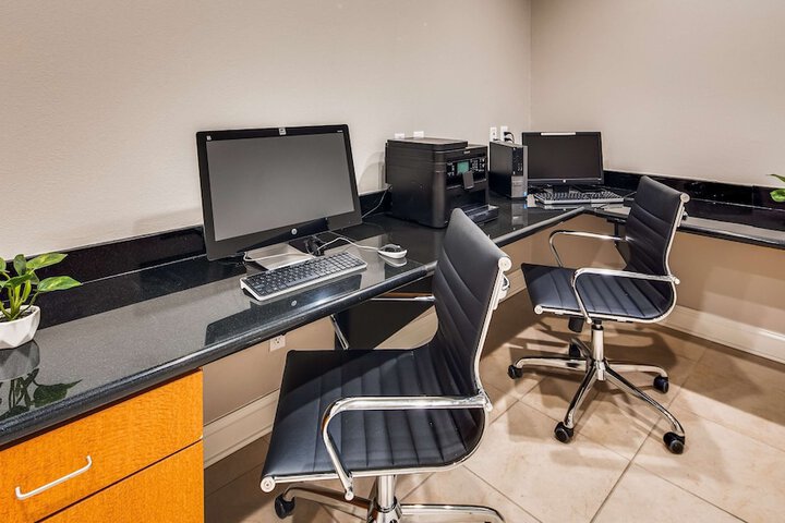 Business Center 32 of 32