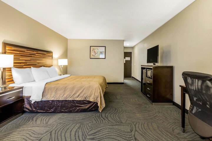 Room 10 of 30