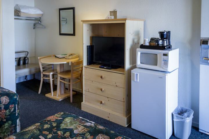 Green Gables Motel & Suites