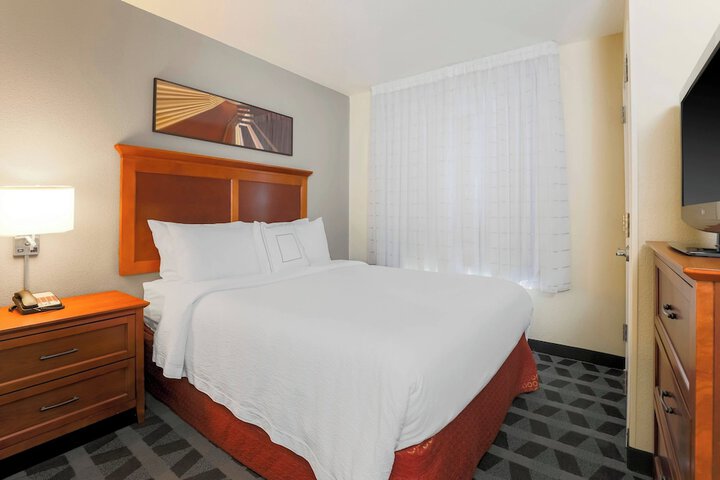 Room 15 of 28