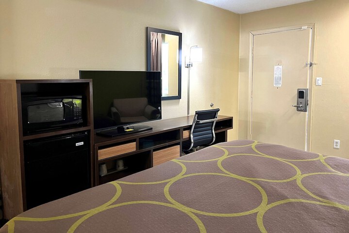 Super 8 by Wyndham Lafayette / Purdue Area