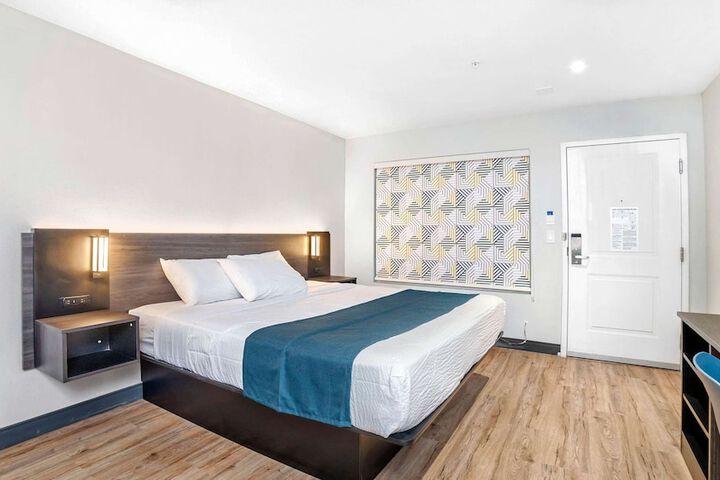 Studio 6 Suites – Stockton CA – Waterfront