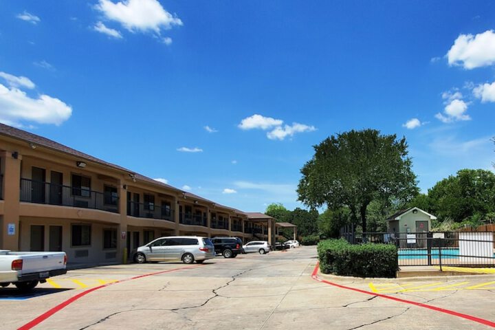 Hotel 7 of 28