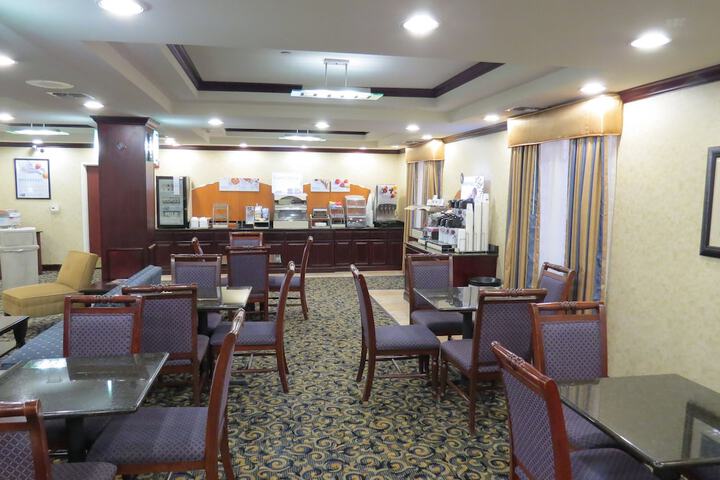 Holiday Inn Express & Suites Pampa by IHG