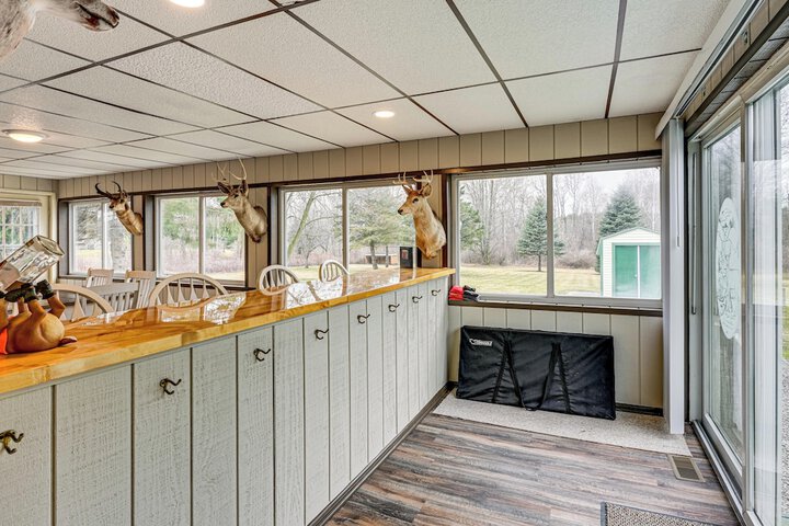 Cozy Cass City Retreat w / Spacious Deck!