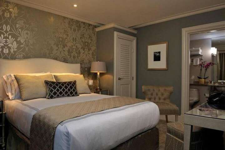 Room 32 of 40