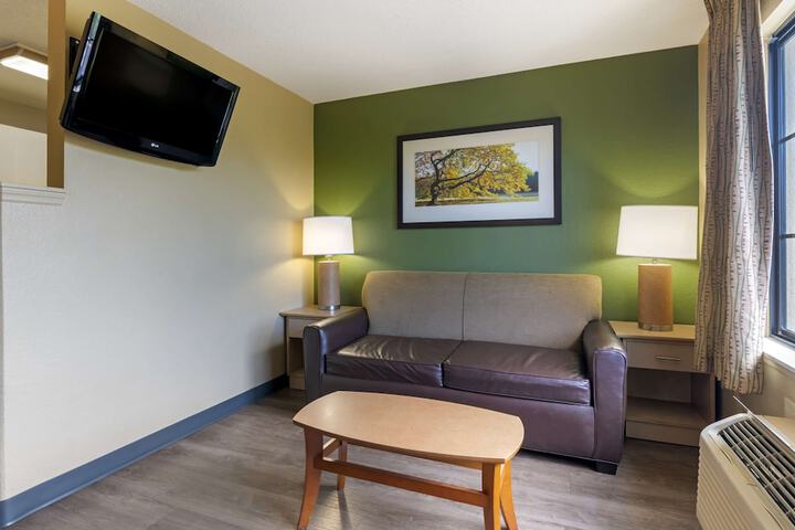 Room 17 of 34