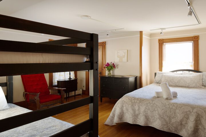 Room 4 of 19