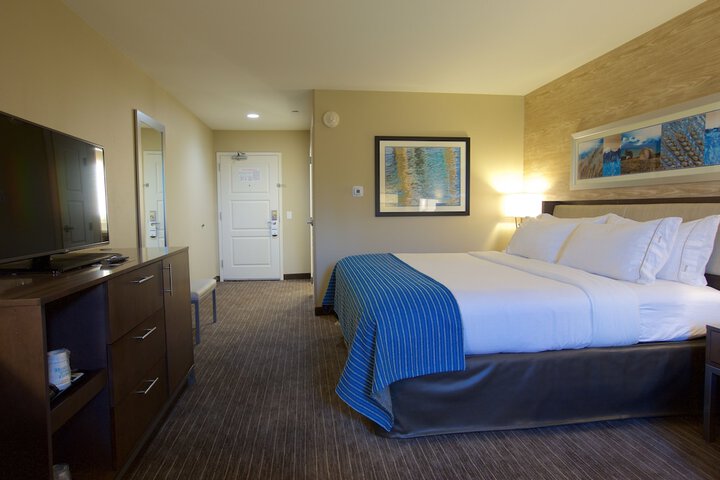 Holiday Inn Express Fargo SW - I-94 Medical Center by IHG