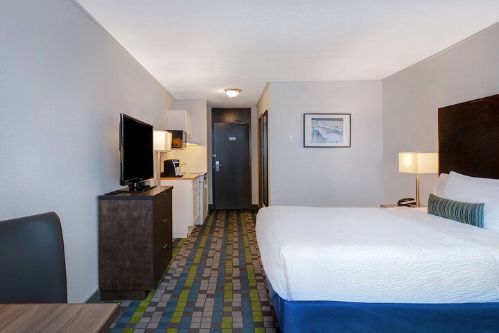 Days Inn by Wyndham Victoria Airport Sidney