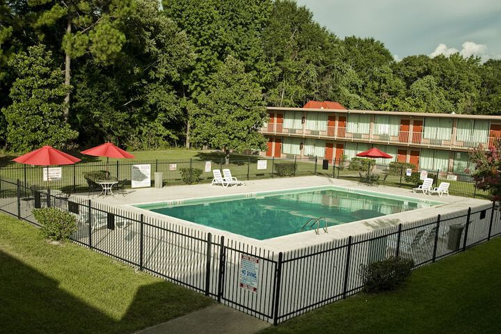 Pool 4 of 18