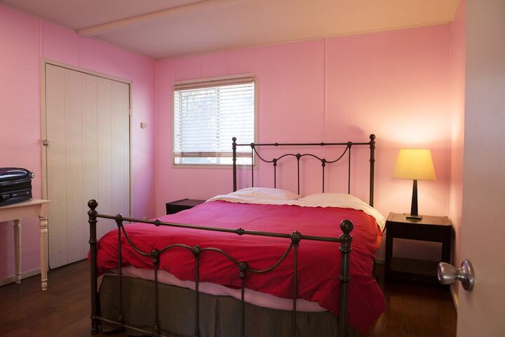 Room 52 of 77