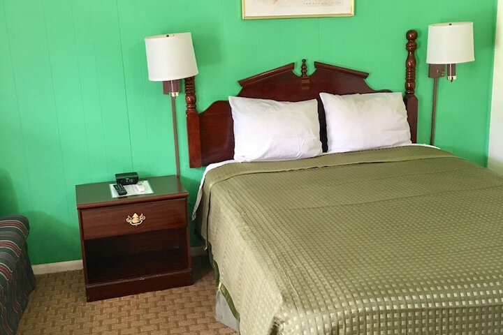 Room 17 of 37
