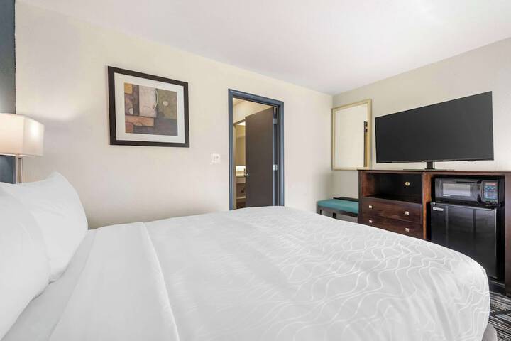 Room 25 of 40