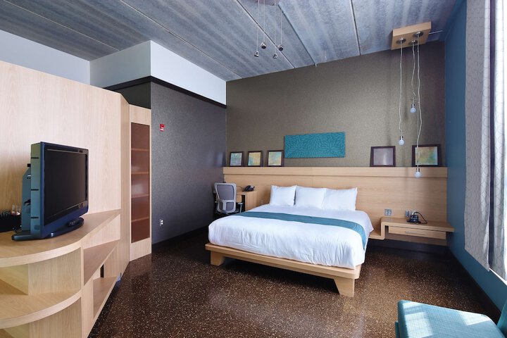 Room 13 of 51