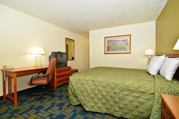 Room 7 of 9