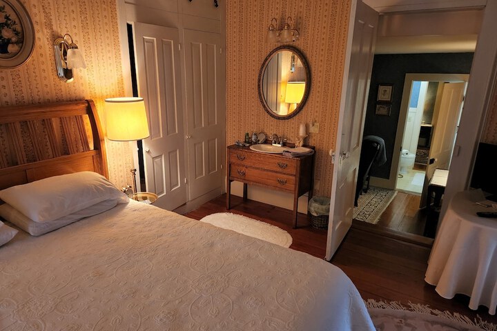 Room 17 of 23