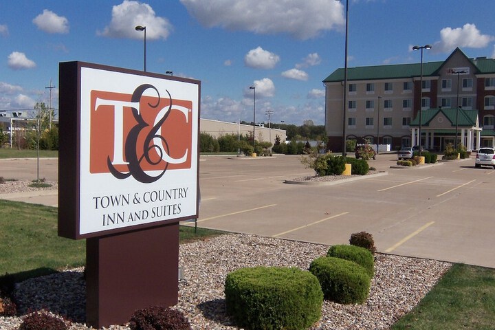 Town & Country Inn and Suites