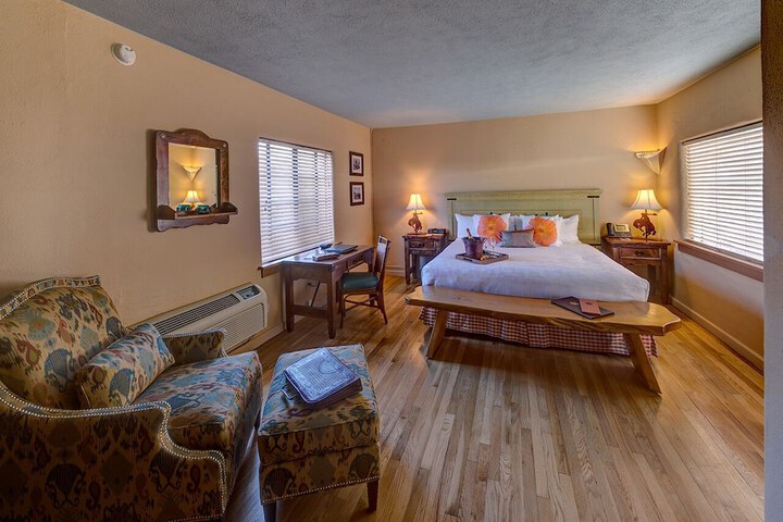 Hacienda Del Sol Guest Ranch Resort