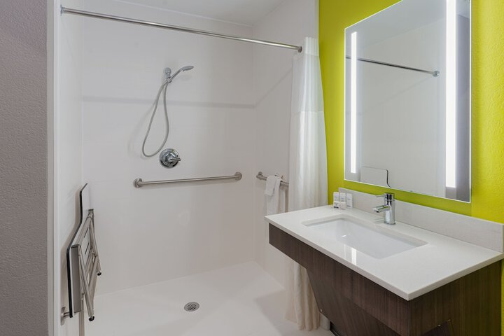 Room 10 of 27