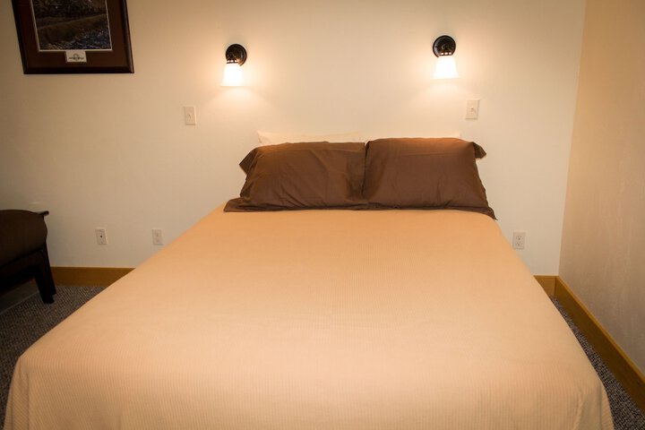 Room 6 of 9